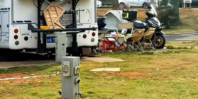 耐鹽霧抗臺風(fēng) 極亞智能水電樁落地海口南島北岸房車營地
